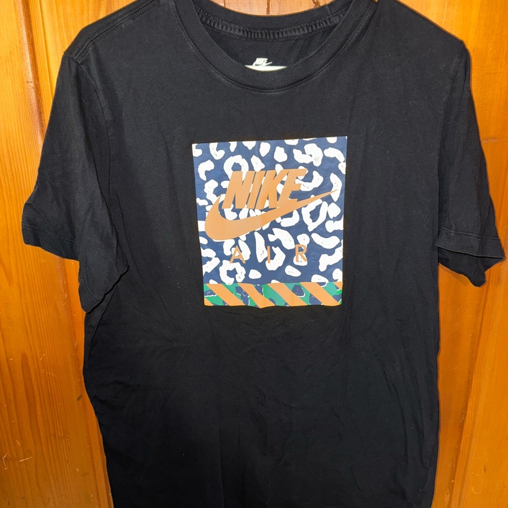 Nike Men's Black and Orange Graphic Tee